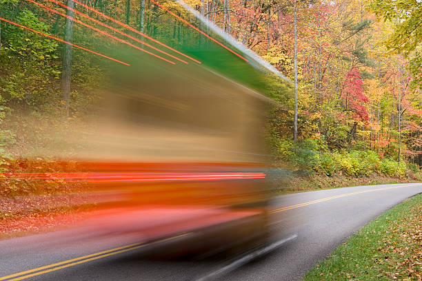 "smoky góra jesień drogi serii (xxl)" - gatlinburg road winding road tennessee zdjęcia i obrazy z banku zdjęć