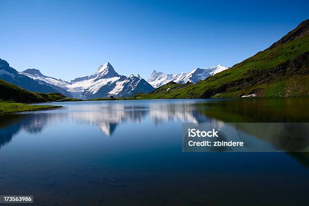 ベルナーアルプス - 山のストックフォトや画像を多数ご用意 - 山, 湖, シンプル