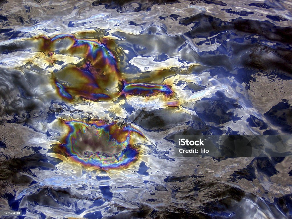 Масло на воде - Стоковые фото Разлив нефти роялти-фри