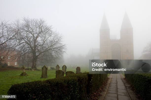 Foto de Southwell Catedral De Minster Em Névoa e mais fotos de stock de Abadia - Igreja - Abadia - Igreja, Abadia - Mosteiro, Arquitetura
