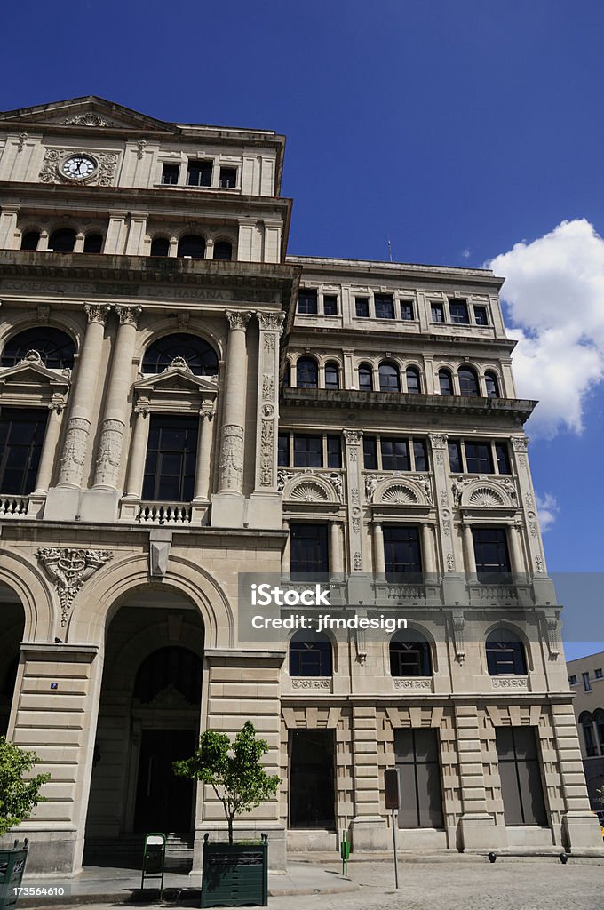 Cidade de Havana Lonja del Comercio edifício emblemático - Foto de stock de América Latina royalty-free