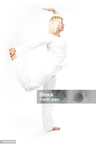 Bianco Yoga - Fotografie stock e altre immagini di Adulto - Adulto, Attività ricreativa, Beautiful Woman