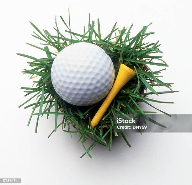 Golf Ball Auf Gras Tshirt Stockfoto und mehr Bilder von Golftee - Golftee, Golf, Weißer Hintergrund