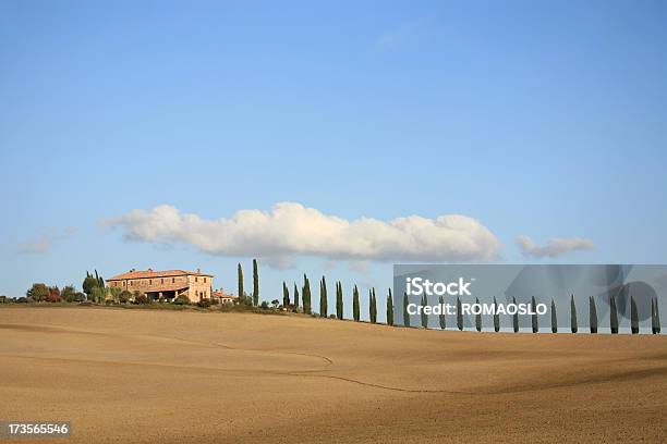 Villa In Val Dorcia Toscana Italia - Fotografie stock e altre immagini di Autunno - Autunno, Bellezza naturale, Campo