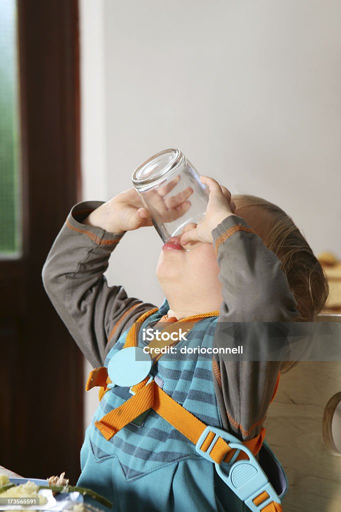 Assetato ragazzo - Foto stock royalty-free di Assetato