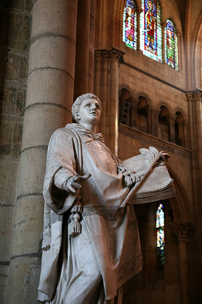 istock Statue in Cathedral St-Jean, Lyon 173565593