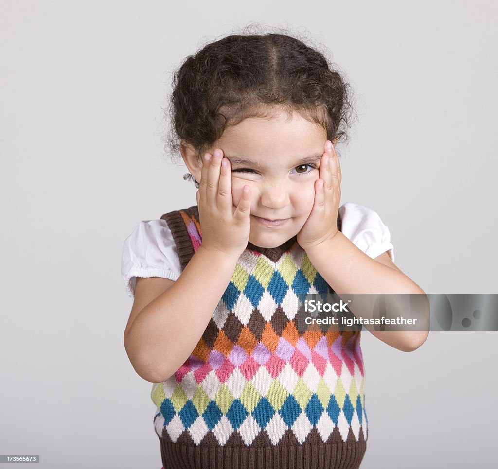 Criança com as mãos sobre o rosto - Foto de stock de 2-3 Anos royalty-free