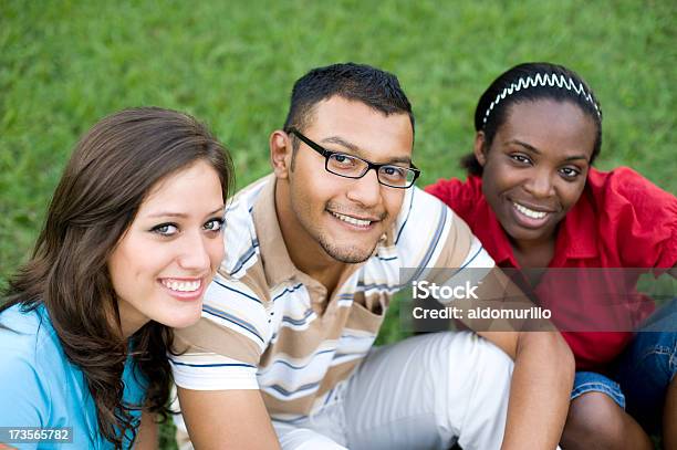 Desfrutar Do Dia - Fotografias de stock e mais imagens de Adulto - Adulto, Alegria, Aluno da Escola Secundária