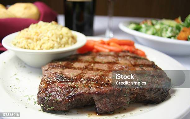 Cena Di Bistecca - Fotografie stock e altre immagini di Bistecca di manzo - Bistecca di manzo, Lombata di manzo, Riso pilaf