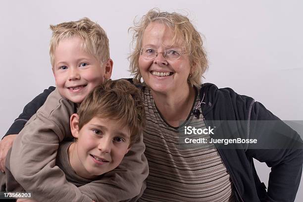 Multi Generazione - Fotografie stock e altre immagini di Accudire - Accudire, Adulto, Adulto di mezza età