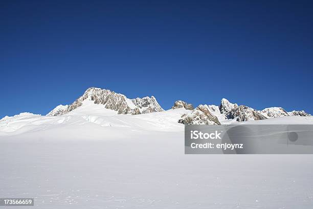 Photo libre de droit de Mountain banque d'images et plus d'images libres de droit de Bleu - Bleu, Ciel, Froid