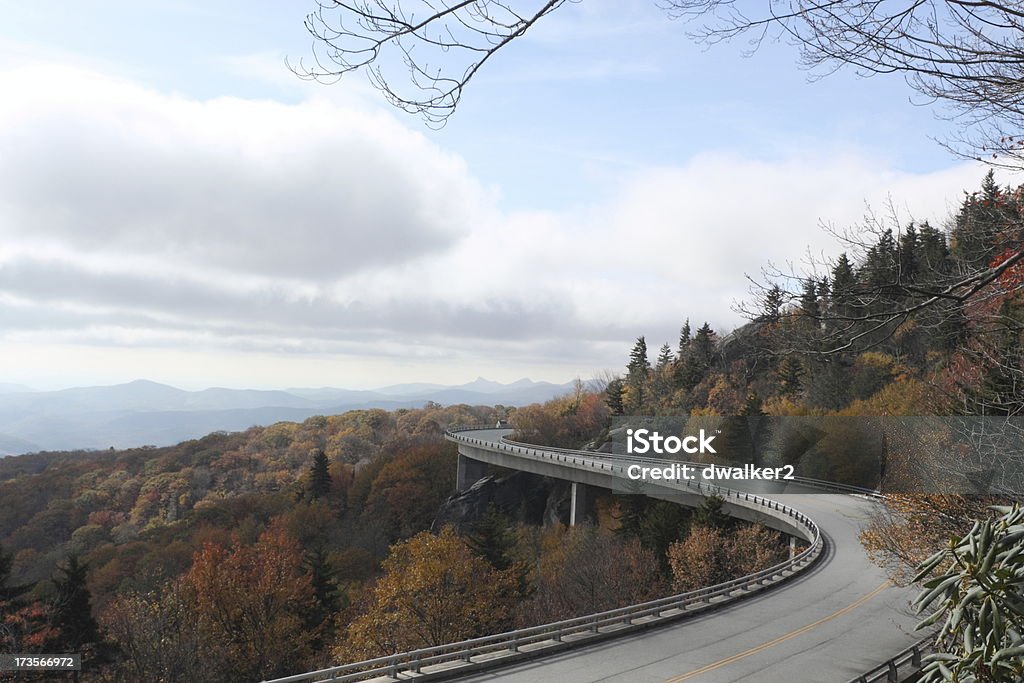 Viaducto de Linn Cove - Foto de stock de Autopista Blue Ridge libre de derechos
