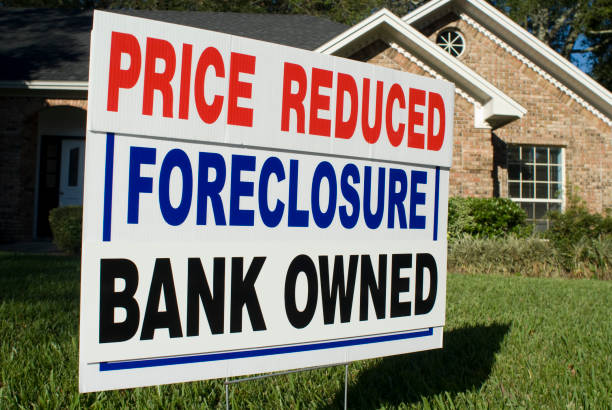 istock Foreclosure, Price Reduced, Bank Owned Yard Sign 173567104