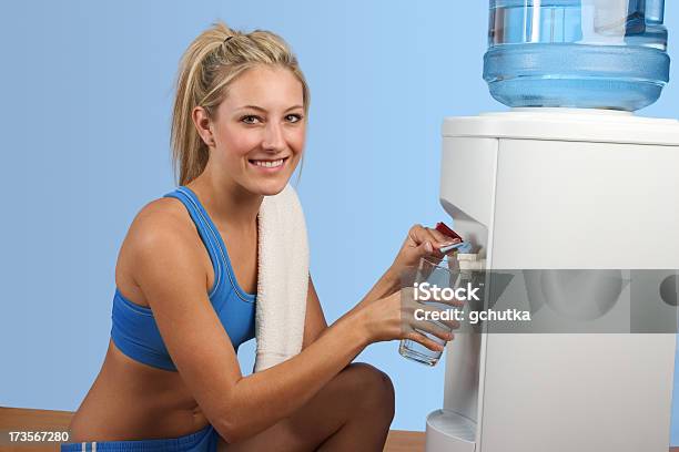 Erste Wasser Aus Cooler Stockfoto und mehr Bilder von Trinkwasserbehälter - Trinkwasserbehälter, Blau, Flasche