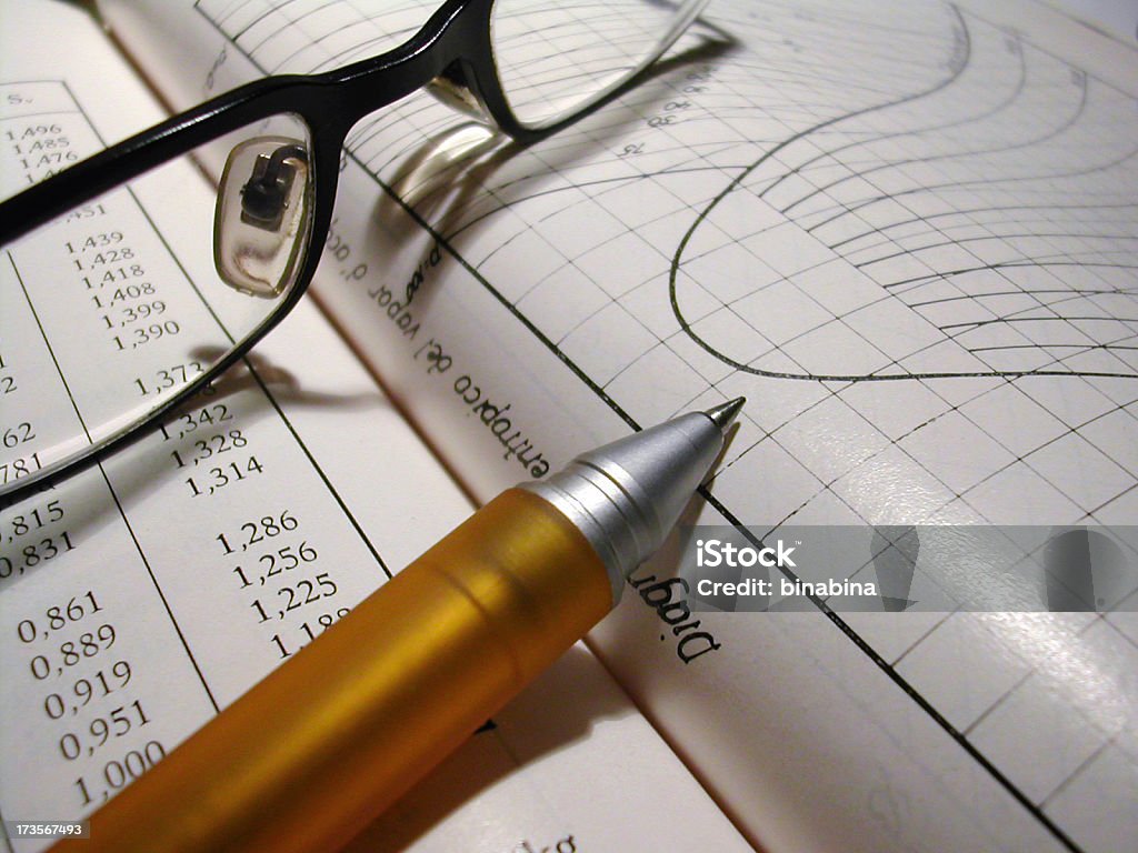 Studiare, occhiali, penna - Foto stock royalty-free di Aperto