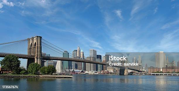 Foto de Lower Manhattanan E A Ponte Do Brooklyn e mais fotos de stock de América do Norte - América do Norte, Arquitetura, Arranha-céu