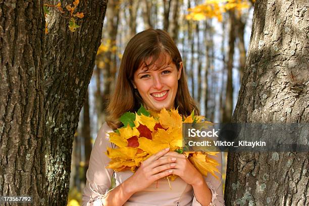 Foto de Golden Tempo e mais fotos de stock de Adolescente - Adolescente, Adulto, Amarelo