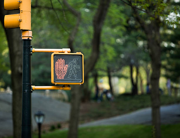 마세요. 걷기 - dont walk signal 뉴스 사진 이미지