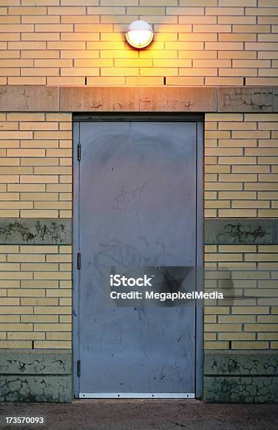 Drzwi I Stałe Światła - zdjęcia stockowe i więcej obrazów Drzwi wahadłowe - Drzwi wahadłowe, Sprzęt oświetleniowy, Abstrakcja