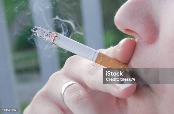 喫煙者 - ふわふわのストックフォトや画像を多数ご用意 - ふわふわ, コンセプト, タバコを吸う