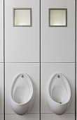 mens-room-mit-urinale-und-leeren-raum-alternative-blick-unten.jpg?b=1&s=170x170&k=20&c=6WeTrd1oTziGSDZ3GCZT5G22C28CcaFRr9Htvp-5I4g=