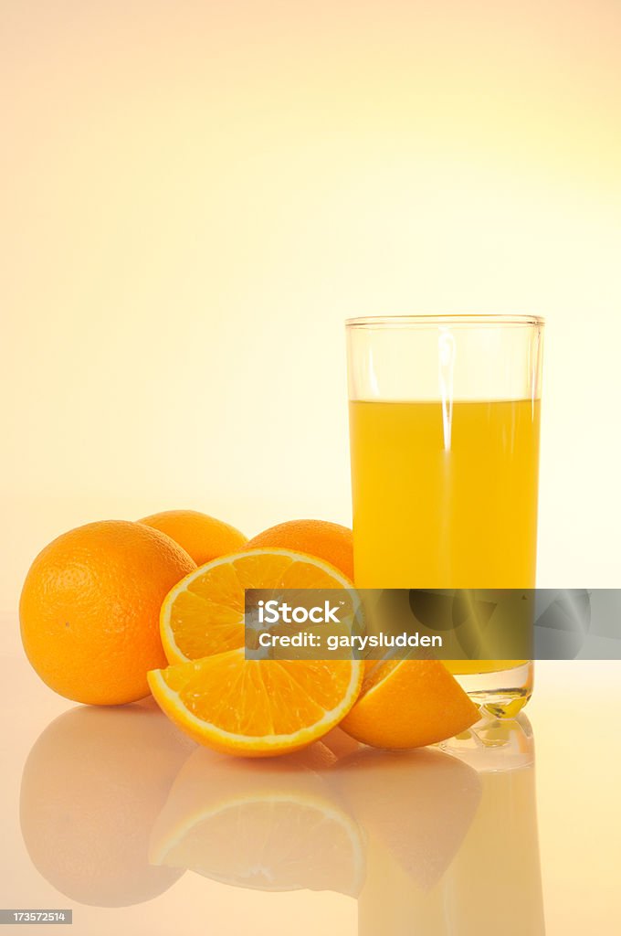 Laranjas e sumo de laranja - Royalty-free Alimentação Saudável Foto de stock