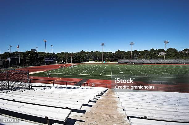 Foto de Estádio e mais fotos de stock de Alto - Descrição Geral - Alto - Descrição Geral, Arquibancada, Bola