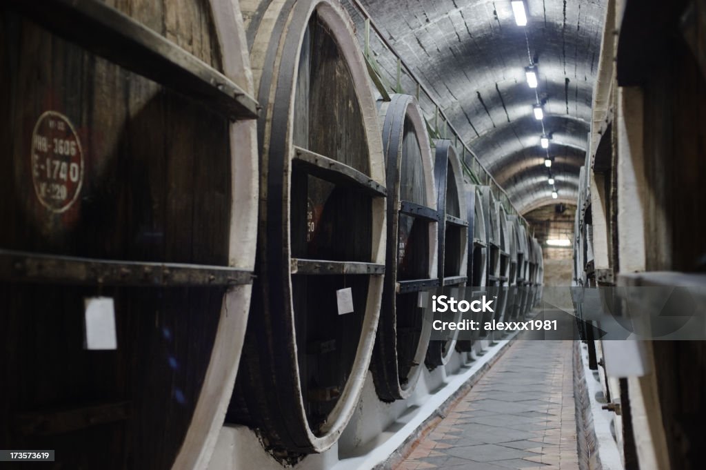 hogsheads de vino - Foto de stock de Anticuado libre de derechos