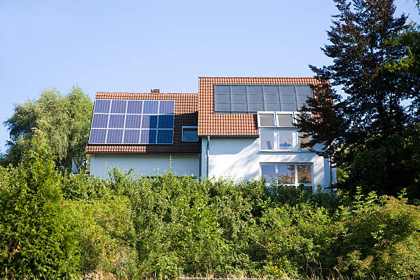 ハウス、ソーラーパネル - eos5d ストックフォトと画像