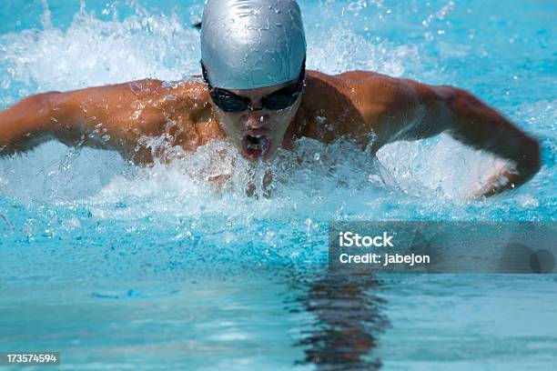 Swimmer 16-17 살에 대한 스톡 사진 및 기타 이미지 - 16-17 살, 건강한 생활방식, 결심