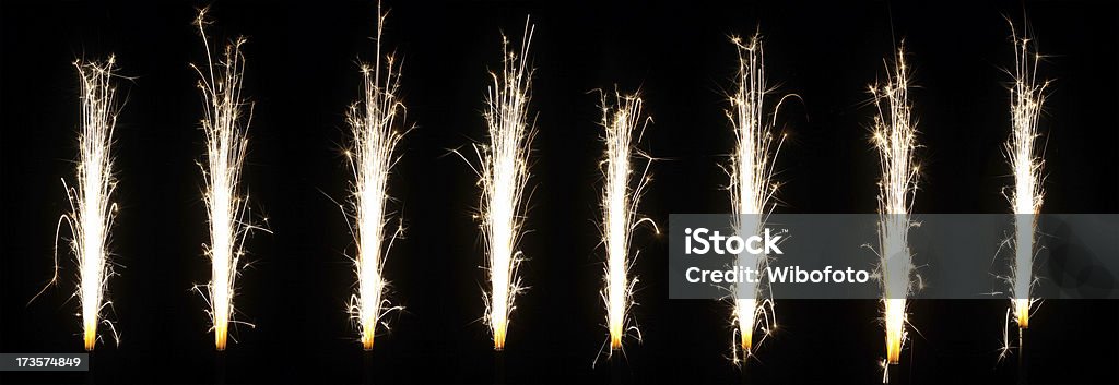 Fuego artificial fuentes - Foto de stock de Fuego artificial libre de derechos