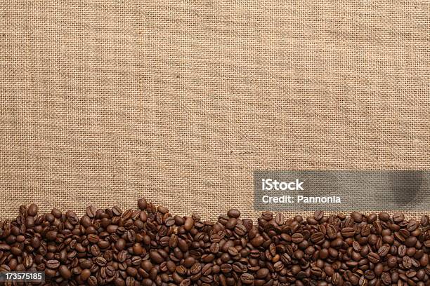 コーヒーの背景 - コーヒー豆のストックフォトや画像を多数ご用意 - コーヒー豆, 荒い麻布, カラー画像