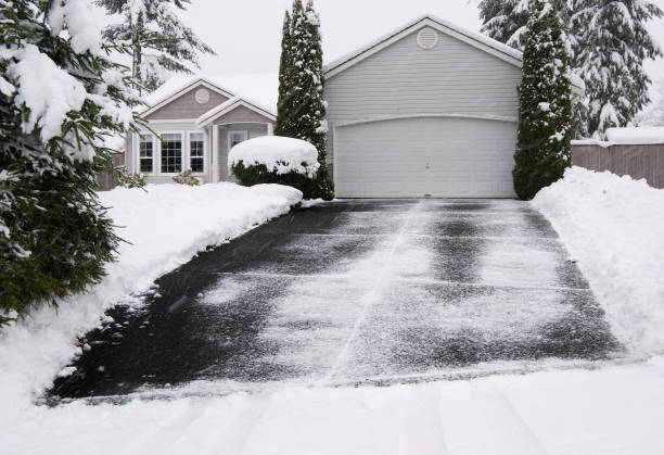 mais de neve - driveway asphalt house residential structure - fotografias e filmes do acervo