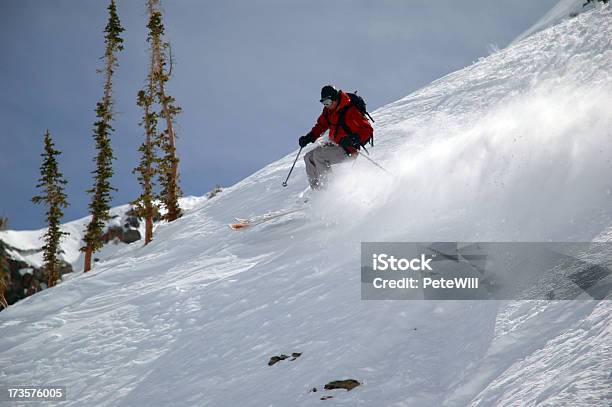 Foto de De Esqui e mais fotos de stock de Esqui - Esqui e snowboard - Esqui - Esqui e snowboard, Utah, Esqui - Equipamento esportivo