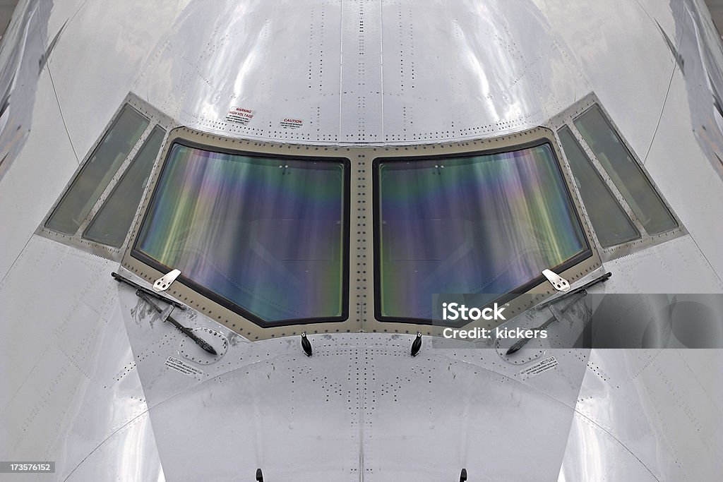 Naso di una cabina di pilotaggio aereo, simmetrici - Foto stock royalty-free di Aeroplano