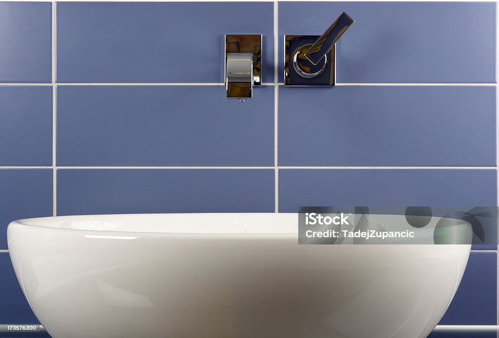 モダンなバスルームの洗面台 - 水周りのロイヤリティフリーストックフォト