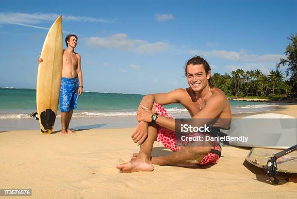 Foto de Meninos Do Surf e mais fotos de stock de 20 Anos - 20 Anos, Adulto, Areia