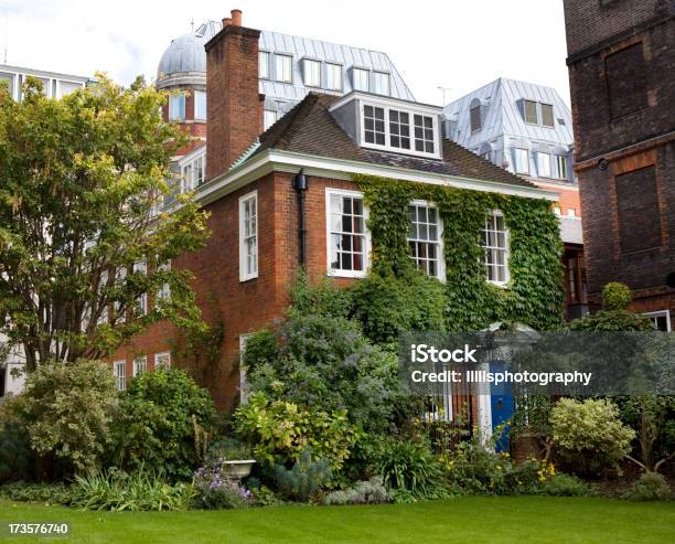 Residenza Privata Di Londra Inghilterra - Fotografie stock e altre immagini di Casa - Casa, Edera, Edificio residenziale