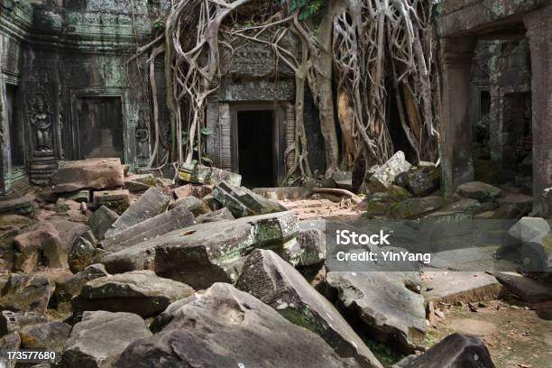 Angkor Watta Prohm Ruina Foto de stock y más banco de imágenes de Angkor - Angkor, Angkor Wat, Arquitectura