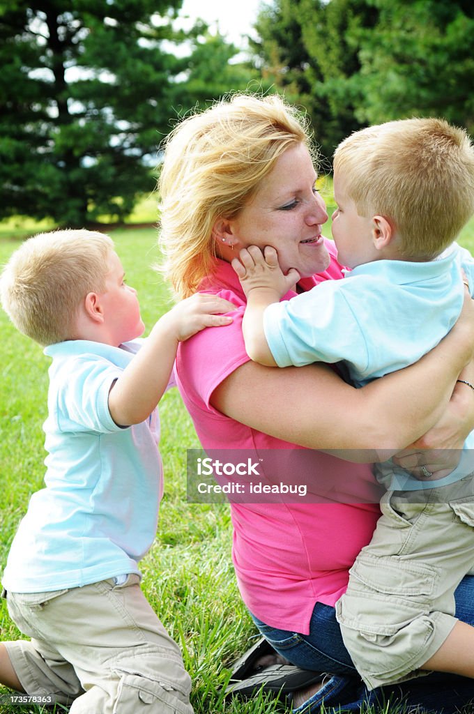 Mama de meninos - Royalty-free 2-3 Anos Foto de stock