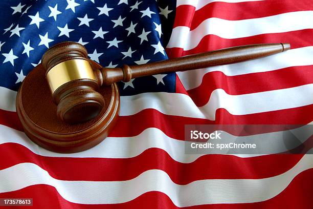 Американский Правосудия — стоковые фотографии и другие картинки Звёздно-полосатый флаг - Звёздно-полосатый флаг, Молоток судьи, Полномочие