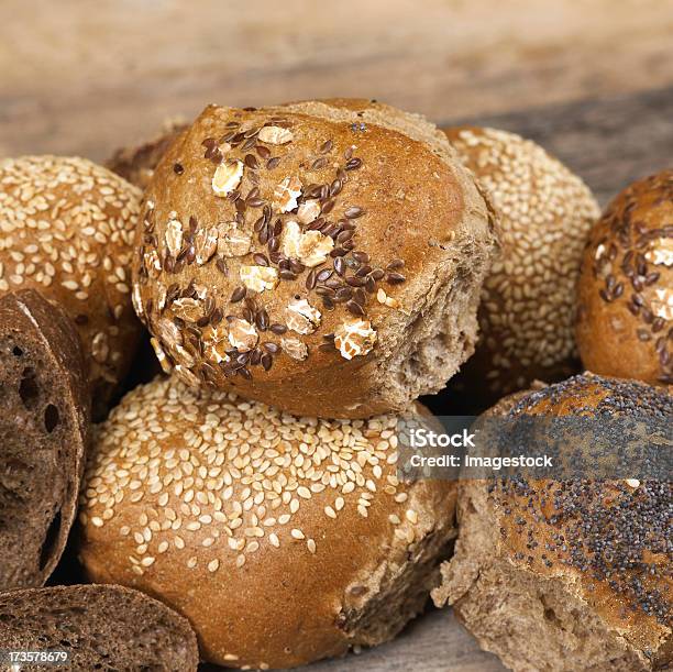 Brot Im Sortiment Stockfoto und mehr Bilder von Braun - Braun, Brotsorte, Brötchen