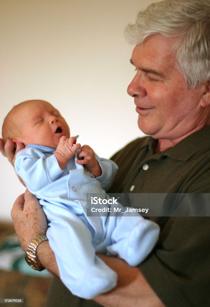 Abuelo y nieto - Foto de stock de Abuelo libre de derechos