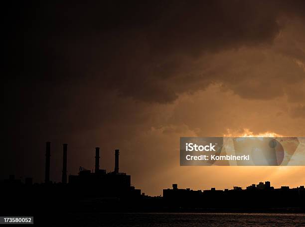 Foto de Usina Elétrica e mais fotos de stock de Poluição - Poluição, Usina Elétrica, Chaminé