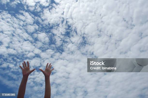 スカイの手 - 曇天のストックフォトや画像を多数ご用意 - 曇天, 空, 軽い