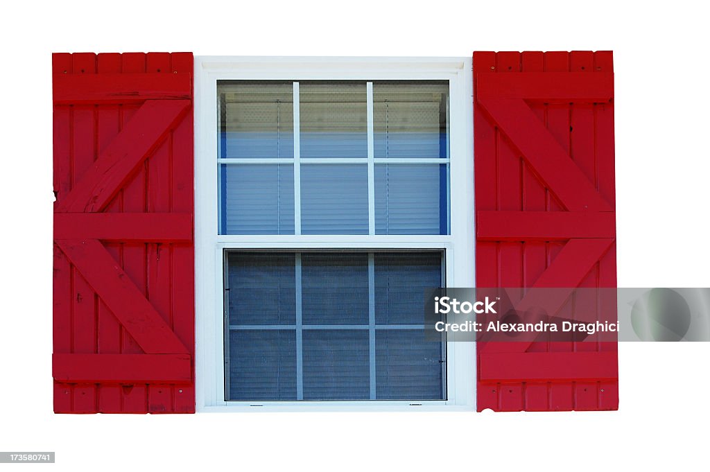 Ventana y persianas rojo Aislado en blanco - Foto de stock de Aire libre libre de derechos
