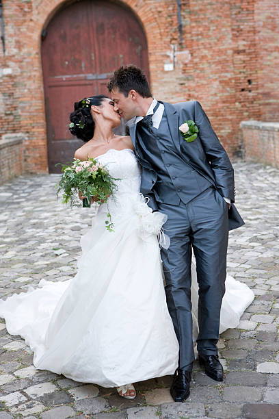 couple in love - wedding just married tuscany newlywed стоковые фото и изображения