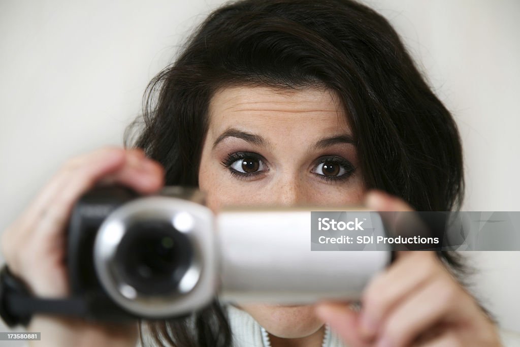 흥분된다 여자아이 보존하는 새로운 비디오 카메라 - 로열티 프리 가정용 캠코더 스톡 사진