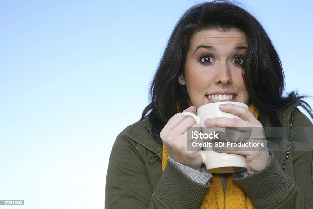 Kaffee-Mädchen mit Textfreiraum - Lizenzfrei Attraktive Frau Stock-Foto