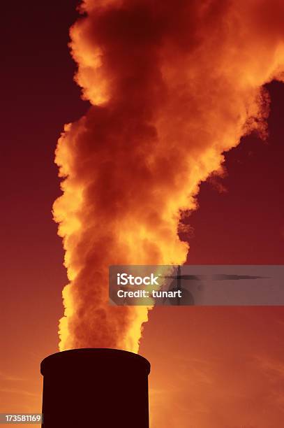 El Calentamiento Global Foto de stock y más banco de imágenes de Basura - Basura, Cambio climático, Cañón de chimenea